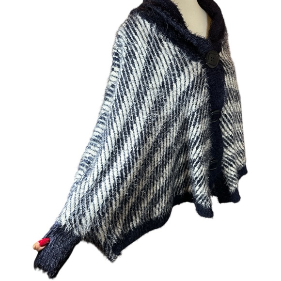 NWT Cozy Navy Blue and White Women's Sweater/Poncho - Picture 3 of 6